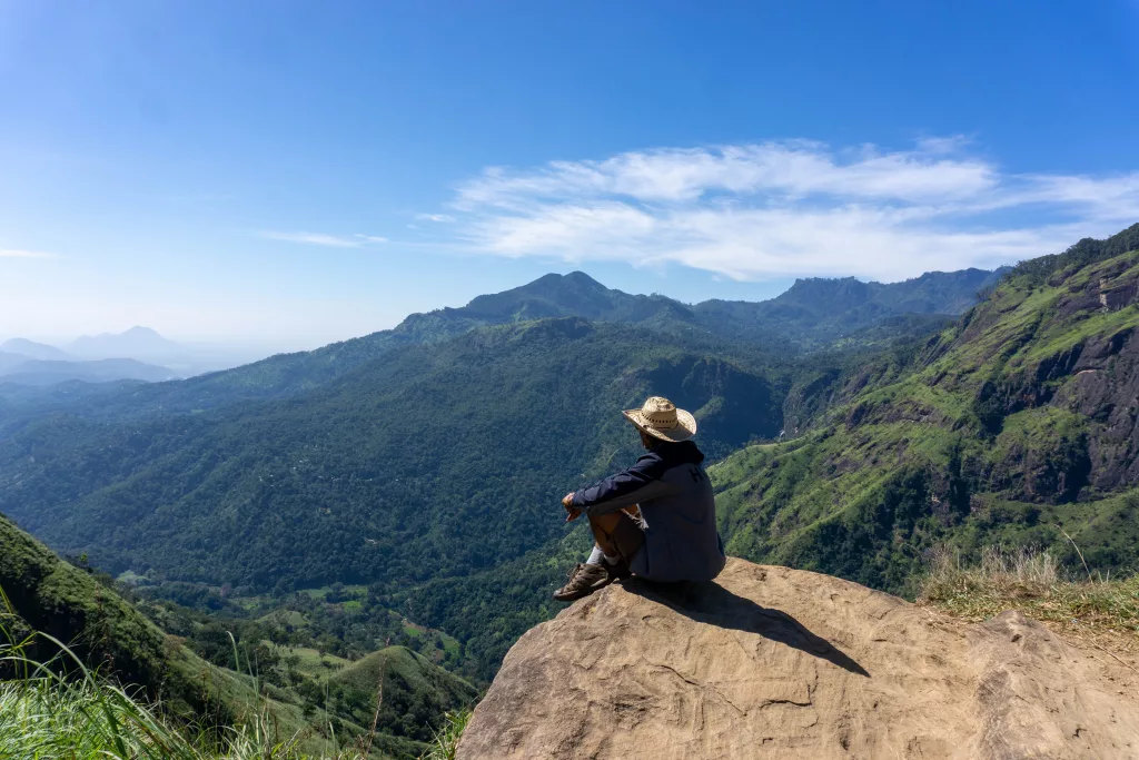 randonnée au sommet d'une montagne little adam's peak sri lanka