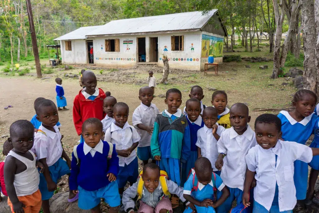 enfants kenyans à l'école association
