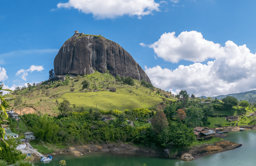 Le rocher de El Peñol à Guatapé